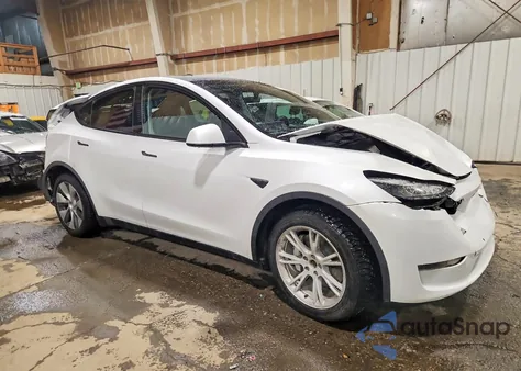 2022 Tesla Model Y z USA, uszkodzony, nr VIN 7SAYGDEE4NF531921